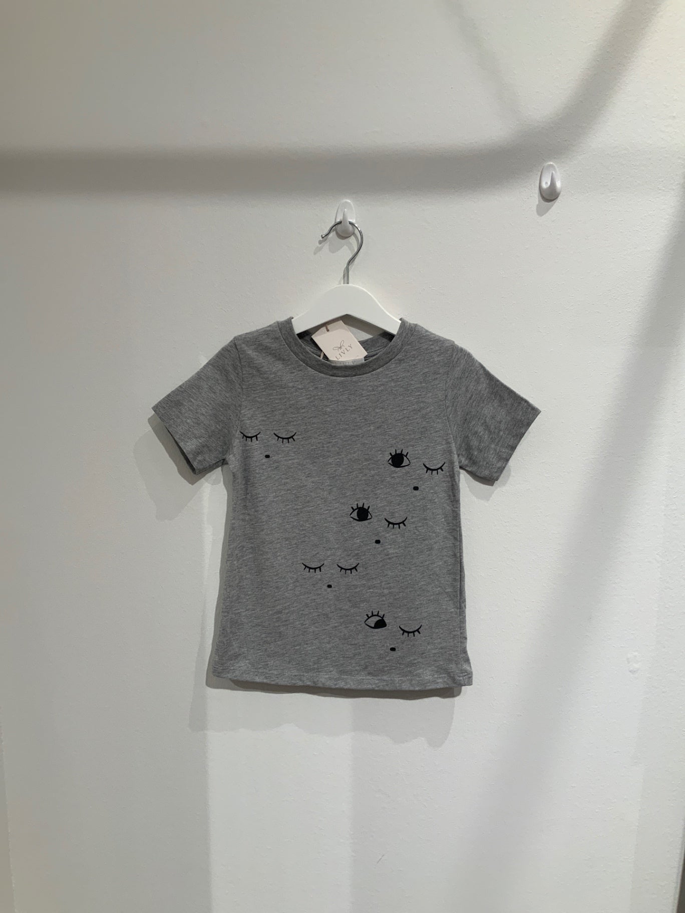 S Livly T-shirt 110/116 Grå (NWT)