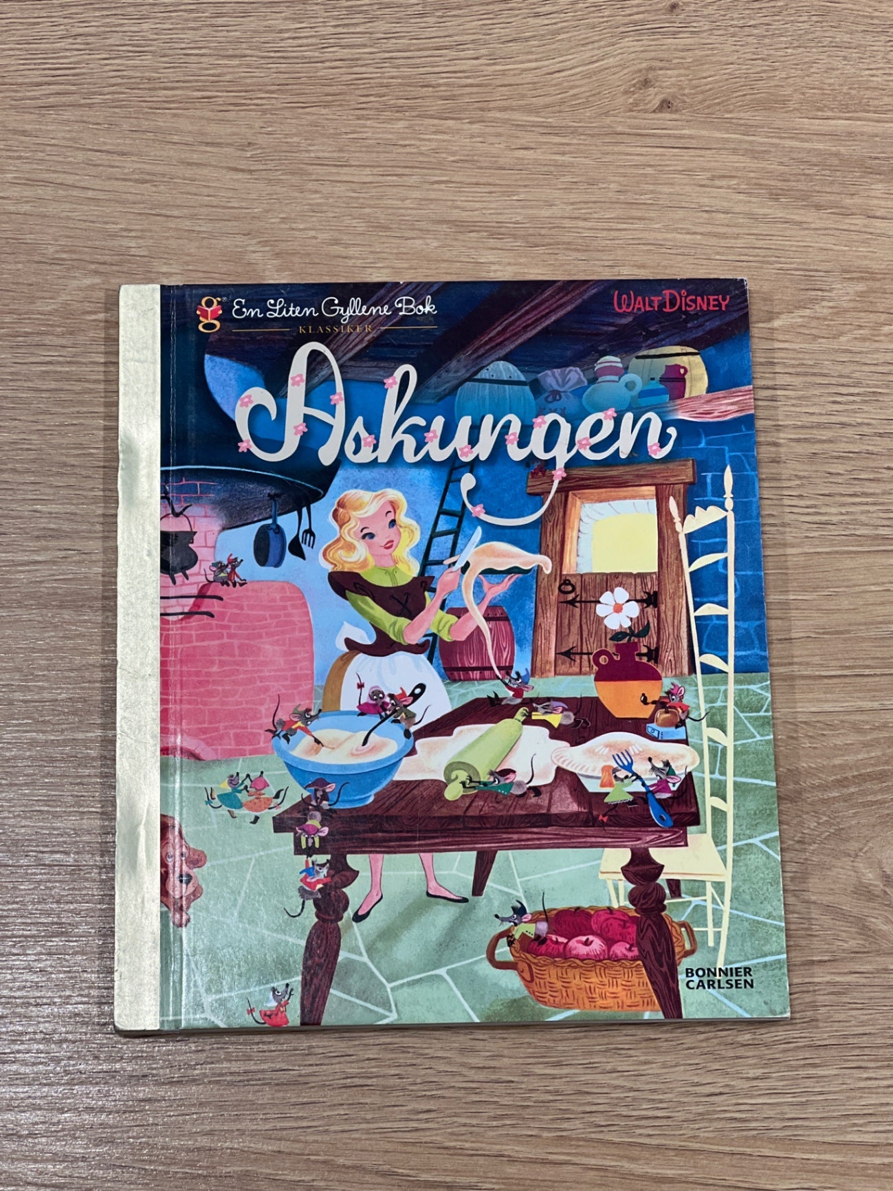 S Walt Disney Bok Askungen