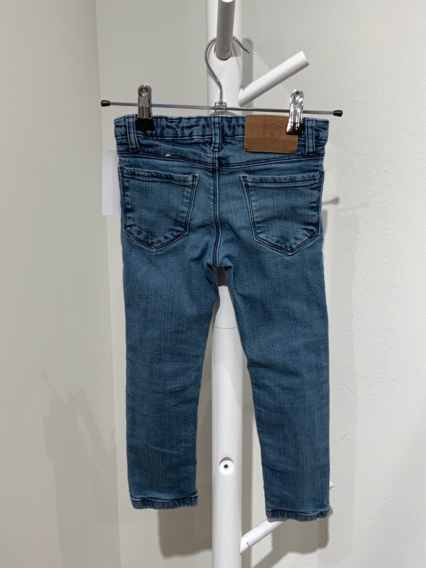 S Mini Rodini Jeans 104-110 Blå (liten fläck på höger knä)