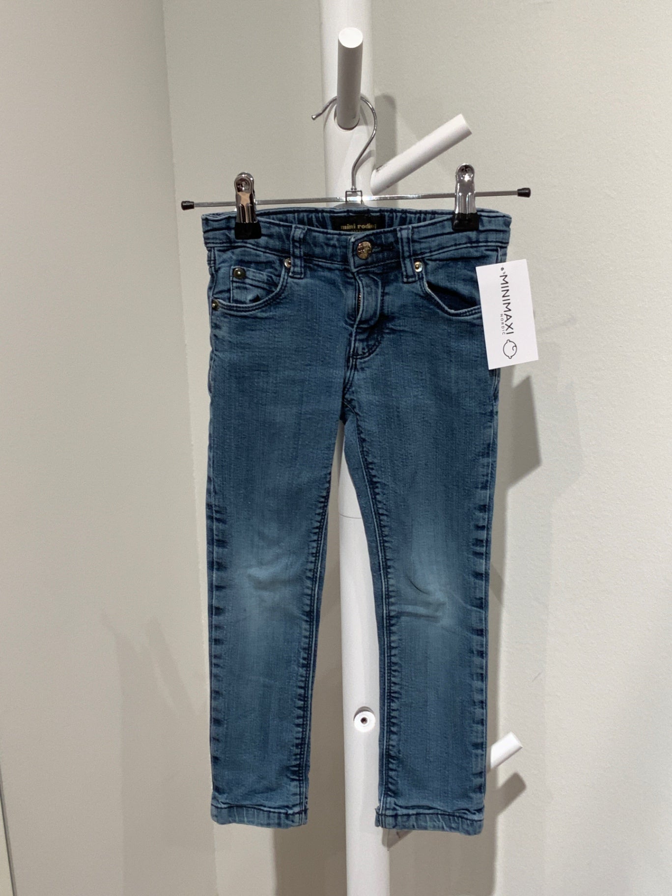 S Mini Rodini Jeans 104-110 Blå (liten fläck på höger knä)