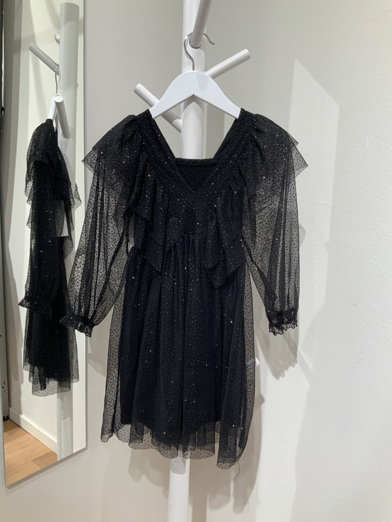 S Zara Klänning 116 Svart Glittrig
