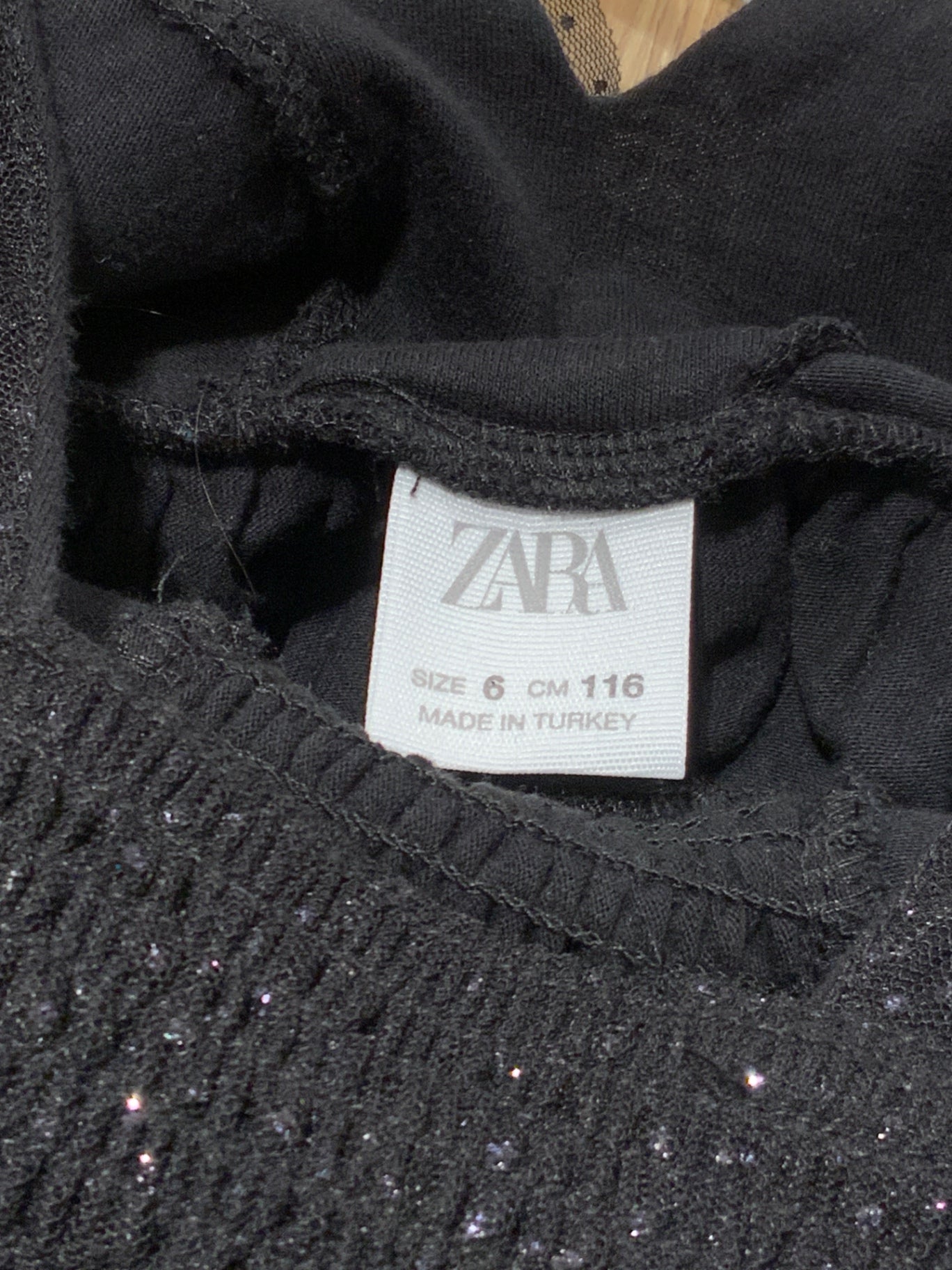 S Zara Klänning 116 Svart Glittrig