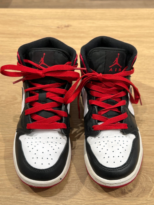 S Nike Air Jordans Sneakers 33.5 Svart/Röd/Vit