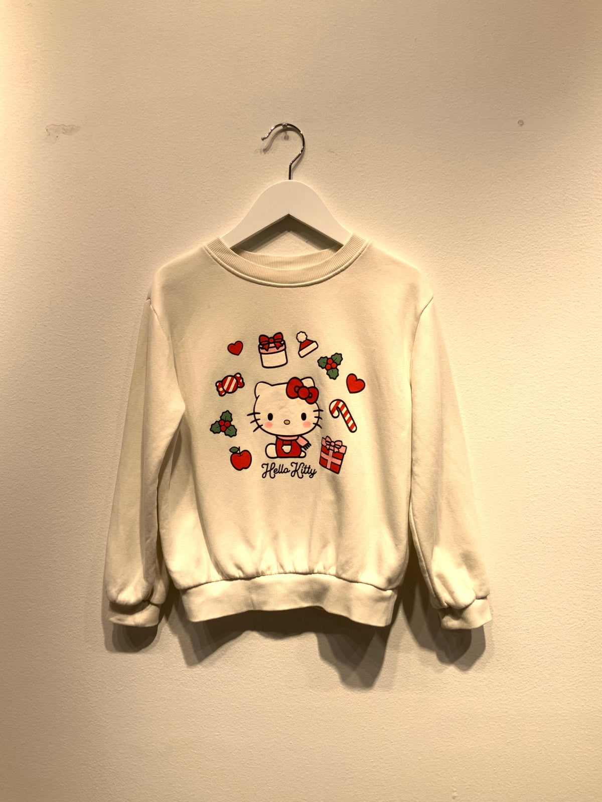 H&M Tröja 122/128 vit/julmotiv Hello Kitty: fläck