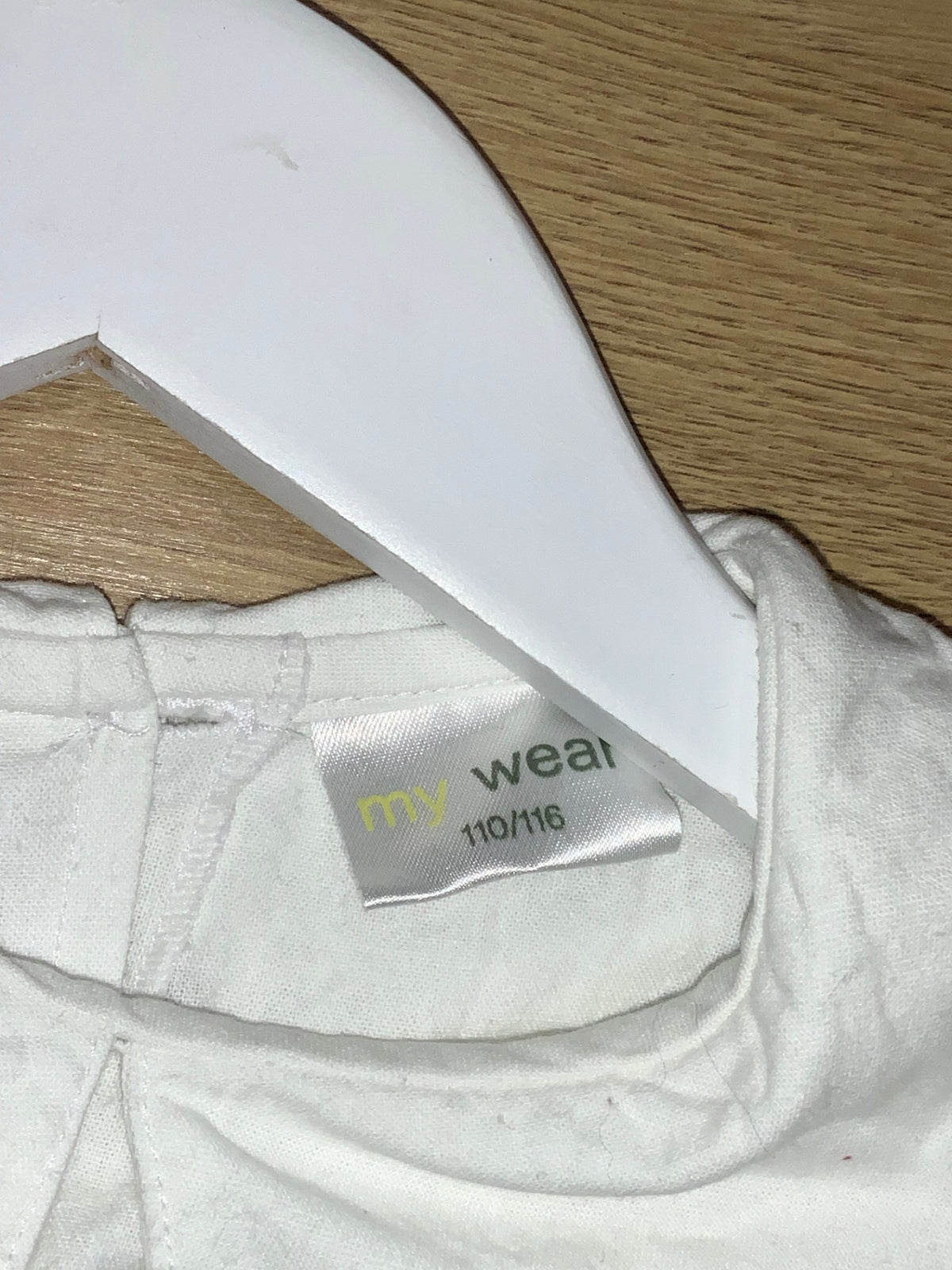 MyWear Luciaklänning 110/116 Vit A: Dov fläck