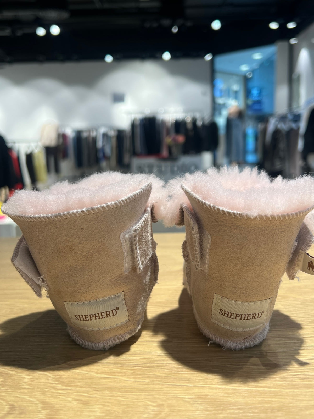Shepherd Fårskinnstofflor 18/19 Rosa