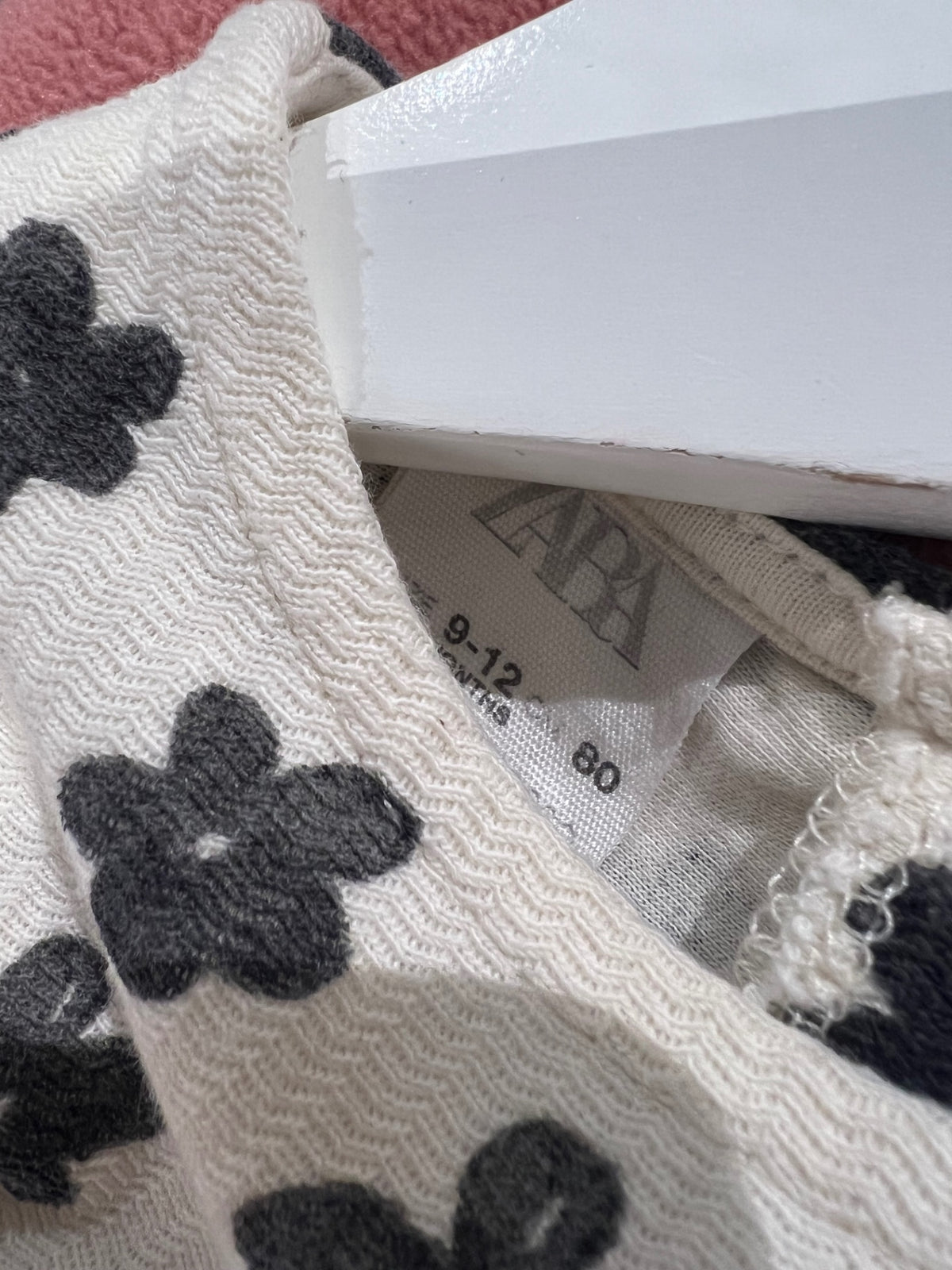 ZARA Klänning 80 Vit med svarta blommor