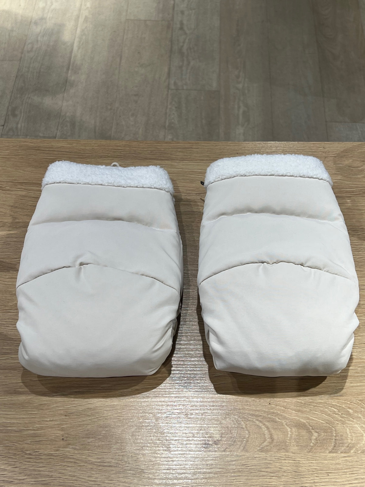 Najell handmuff med dragkedja (dun) Ljusbeige (NY)